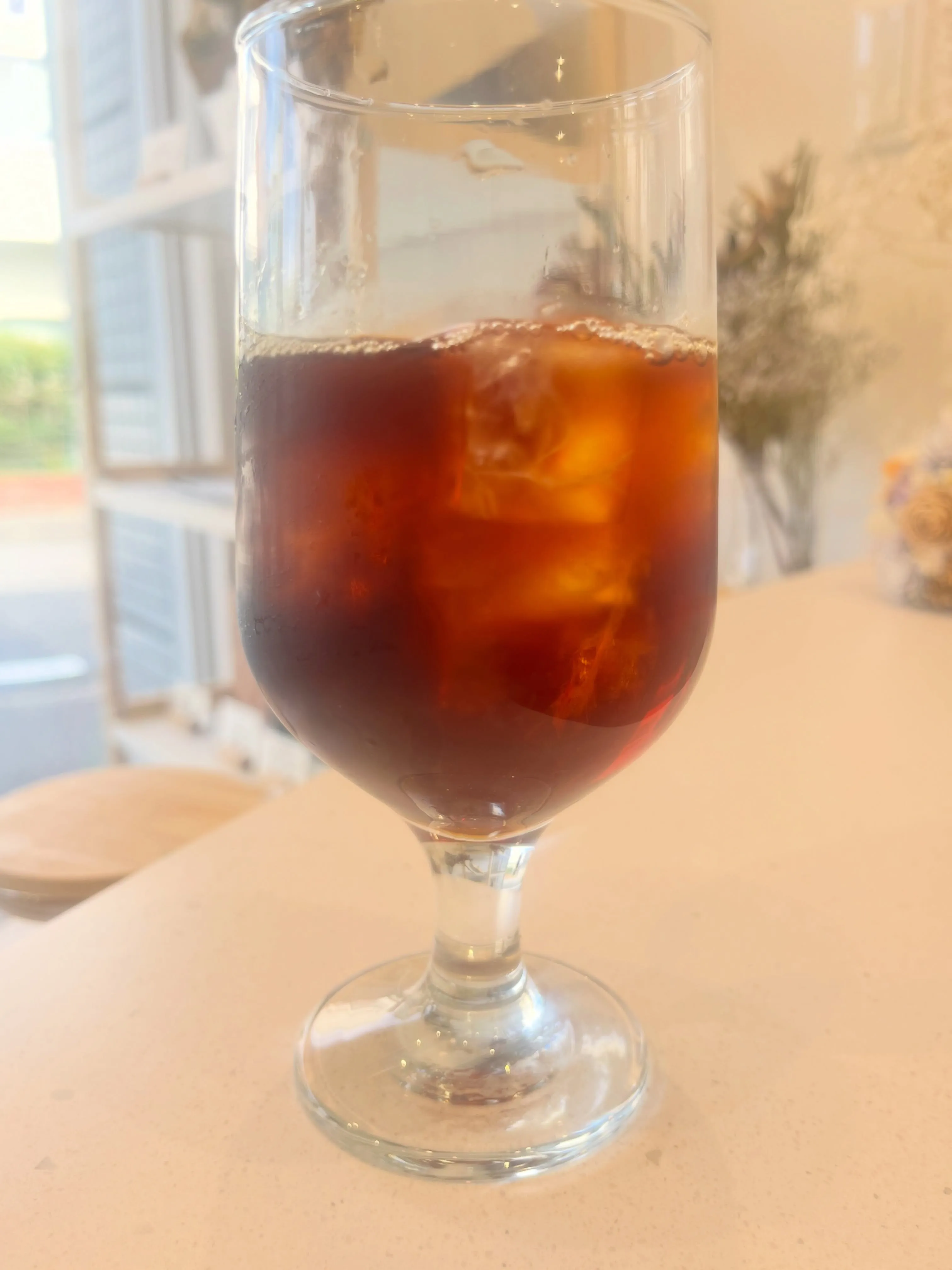 浅煎りのアイスコーヒー。