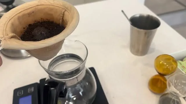 当店は深煎りは、ネルドリップで抽出します。