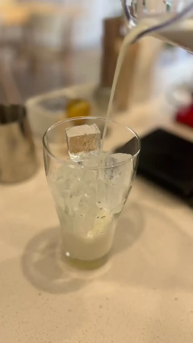 4月14日から『アイスラテフロート』のご提供いたします。